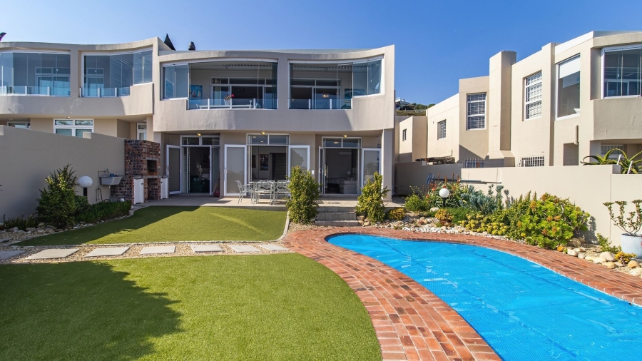 3 Bedroom Property for Sale in Bloubergstrand Western Cape
